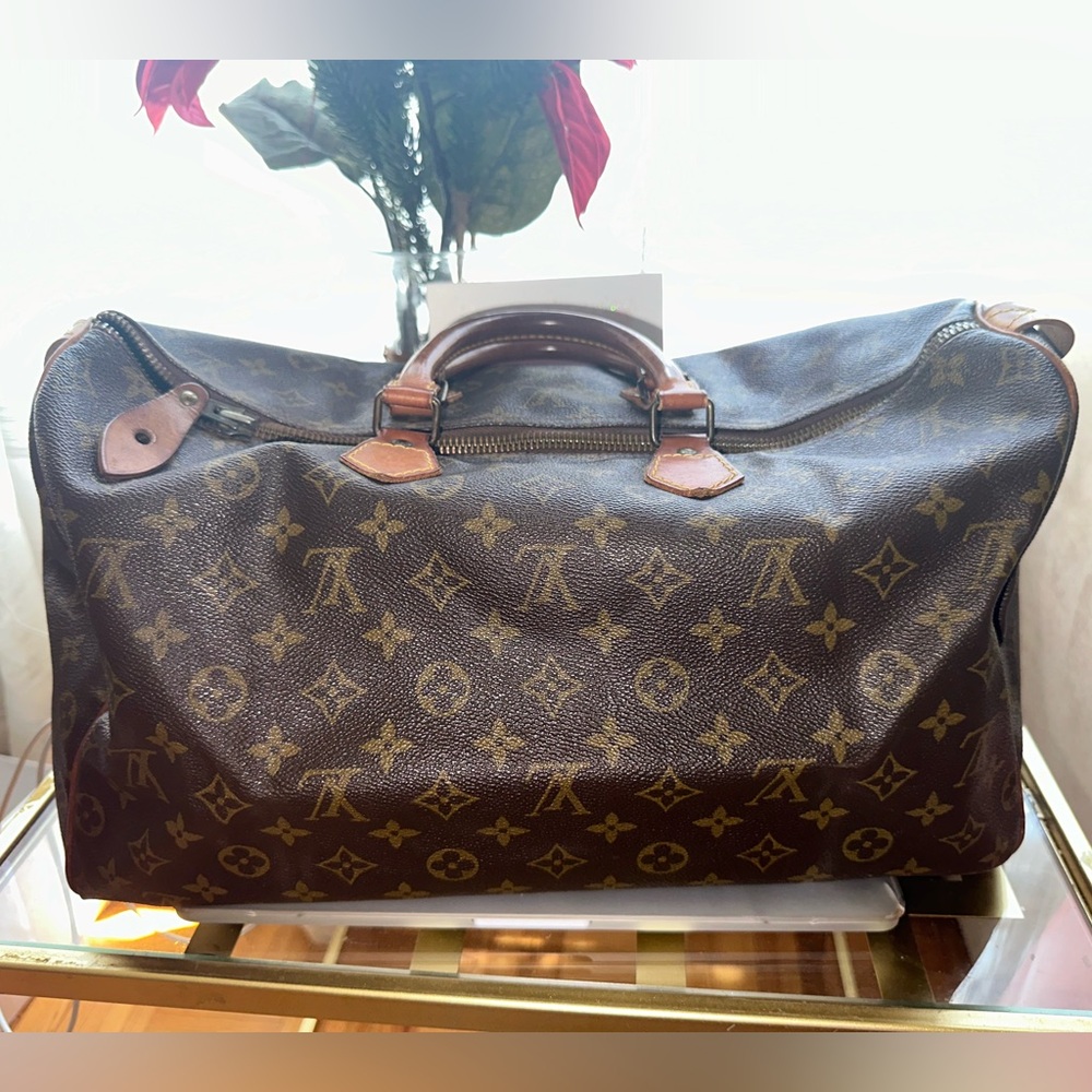 Authentic Louis Vuitton Monogram Speedy 40